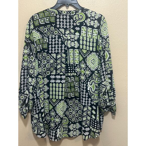 Cato Women’s 22/24W Button Up Blouse Green Black Tribal Print Career Top - Picture 5 of 5